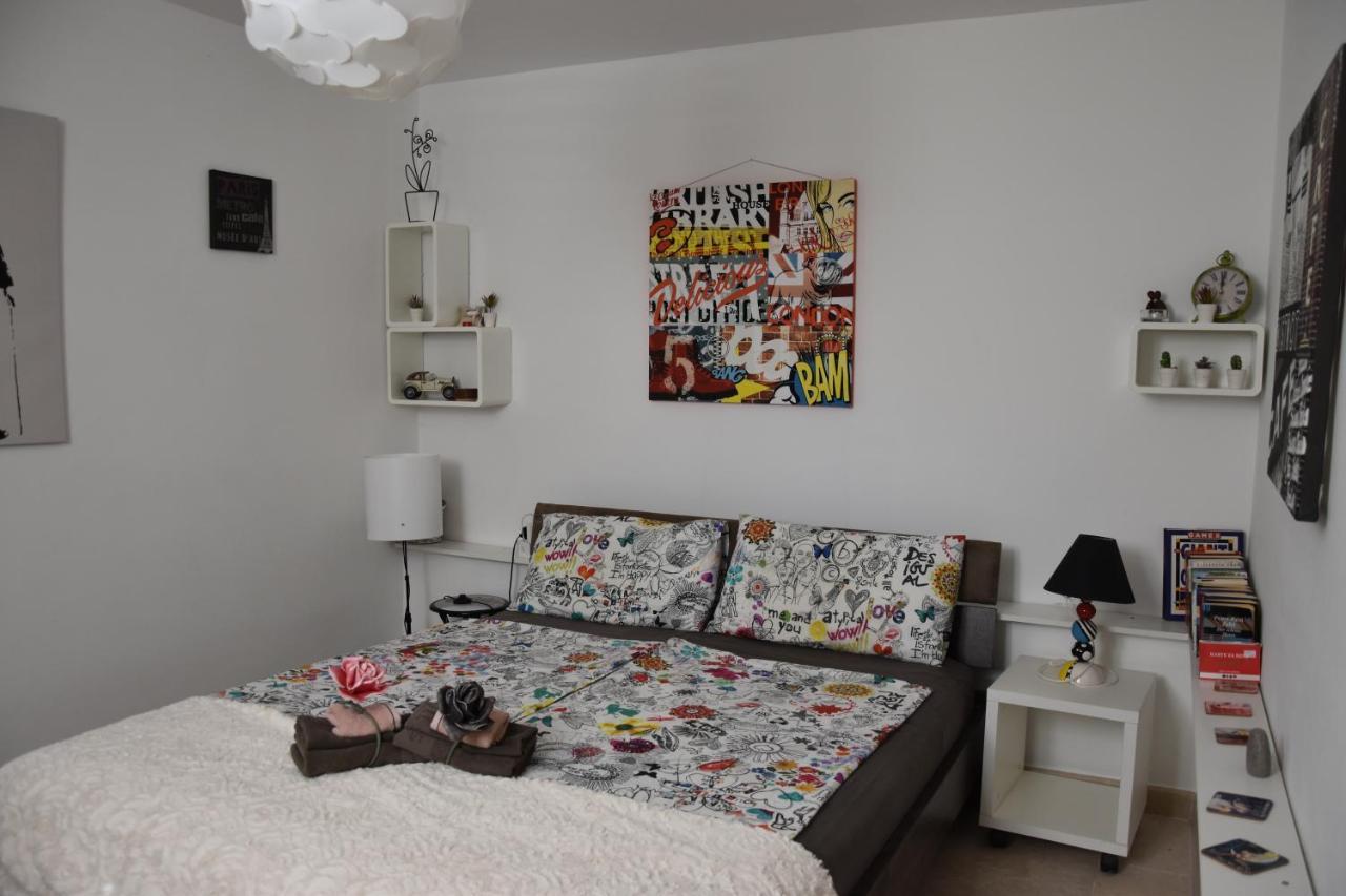 Apartment Paris Njivice Buitenkant foto