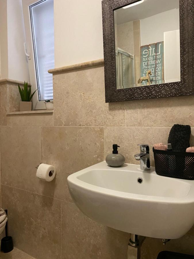 Apartment Paris Njivice Buitenkant foto